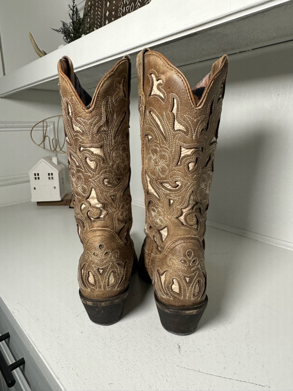 **SOLD**Laredo Womens 6.5 Western Cowboy Boots Tan Beige Embroidered Snip Toe - Picture 6 of 9